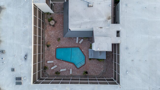 Building Photo - Fully remodeled 2BR/2BA Condo in prime West Hollywood!