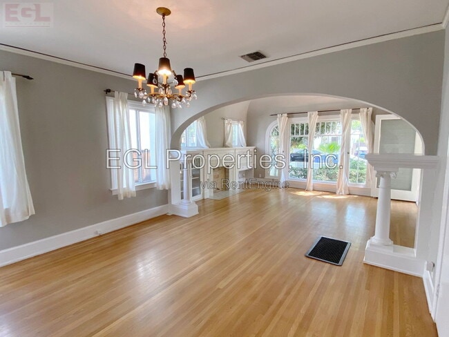 Building Photo - 1203 Poinsettia Dr