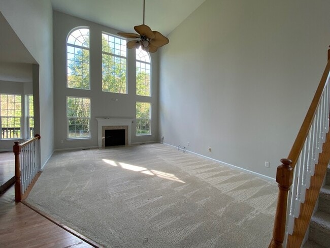 Building Photo - So much space!!!!!! So much storage!!!!!!!!