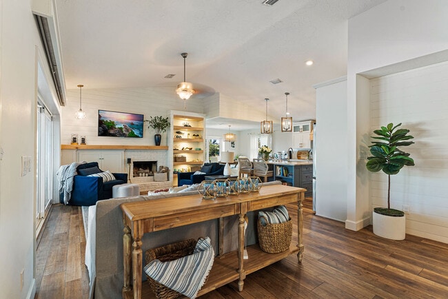 Building Photo - 6611 Surfside Blvd