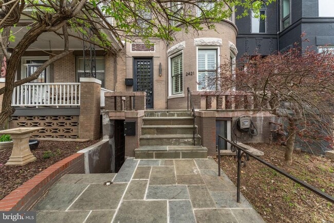 Building Photo - 2421 1st St NW