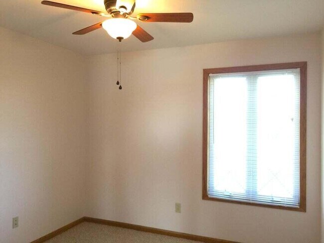 Building Photo - 105 Prairie Dr
