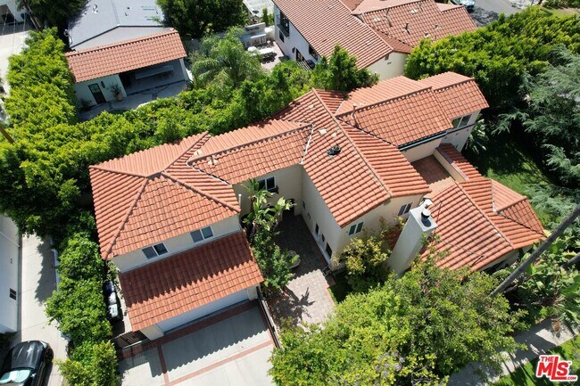 Building Photo - 1861 W Mountain St