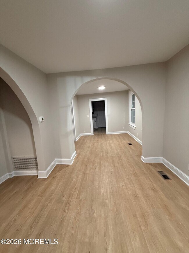 Building Photo - 148 Main St