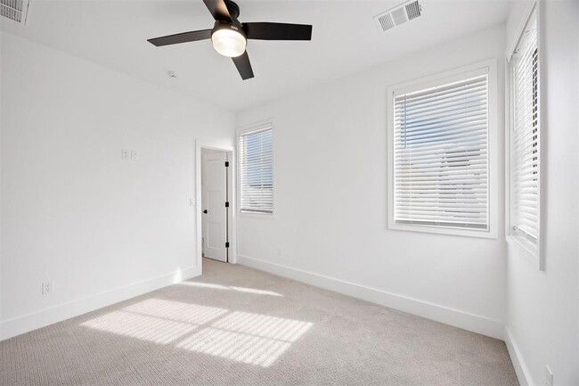 Building Photo - 966 Hangar Dr