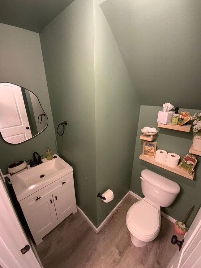 Building Photo - Spanaway Home 3bdr & 2.5 bath 2 car garage & UPDATED FLOOR PLAN