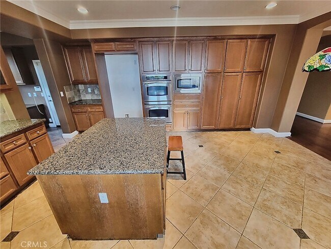 Building Photo - 6373 Day Lily Ct