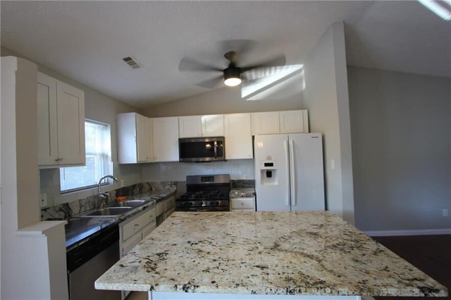 Building Photo - 3085 Creel Rd