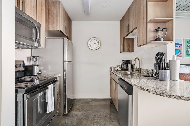 Primary Photo - Midtown Studio! 50% Off Fees + $1,000 GC!