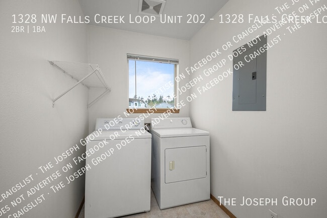 Building Photo - 1328 NW Falls Creek Loop