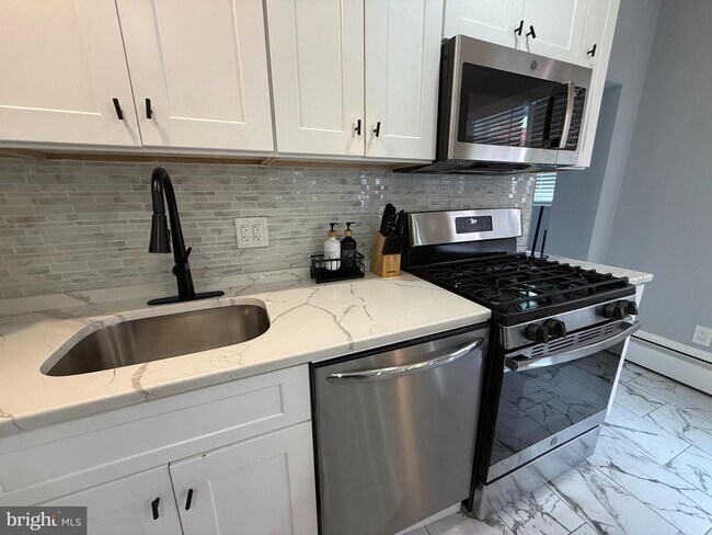 Building Photo - 129 Clearfield Ave