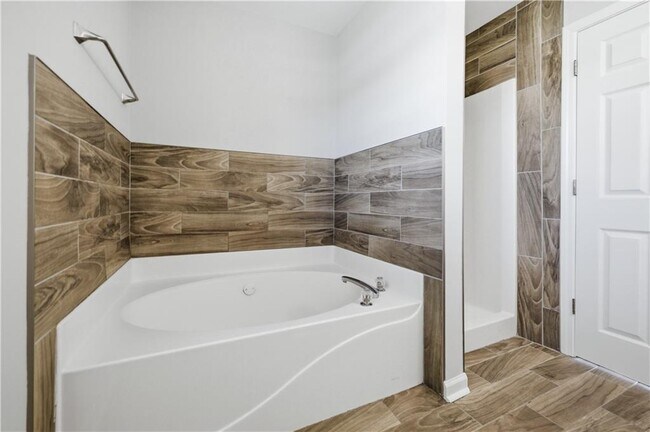 Building Photo - 1098 Village Creek