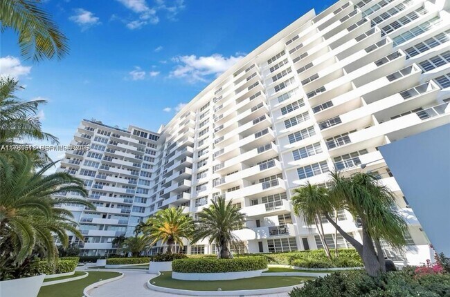 Building Photo - 100 Lincoln Rd