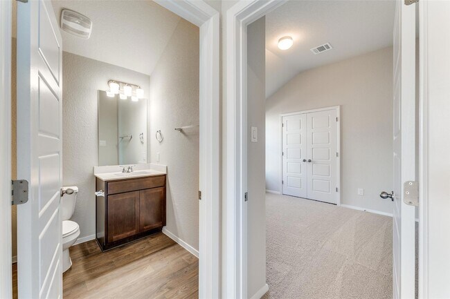 Building Photo - 147 Shugart St