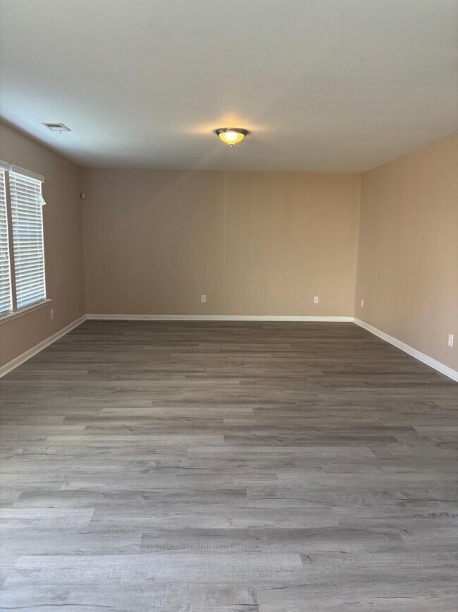 Building Photo - 1825 Polaris Dr