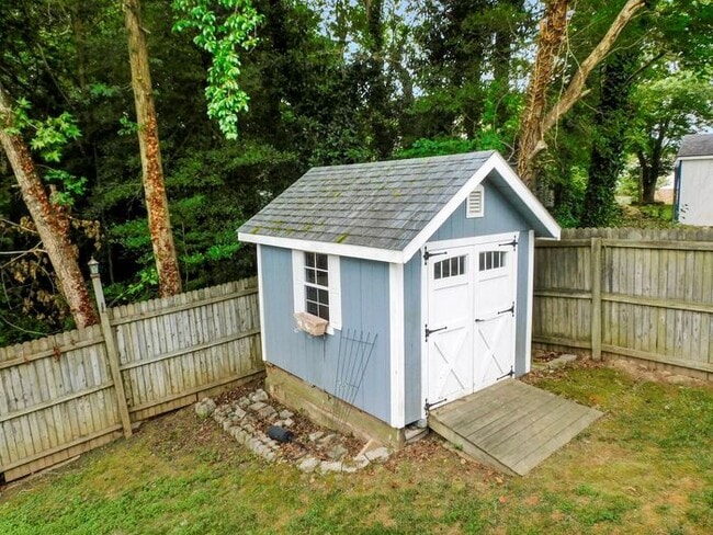 Building Photo - Colonial with Sunroom and Finished Basement