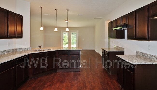 Building Photo - 5631 Leslie Rd