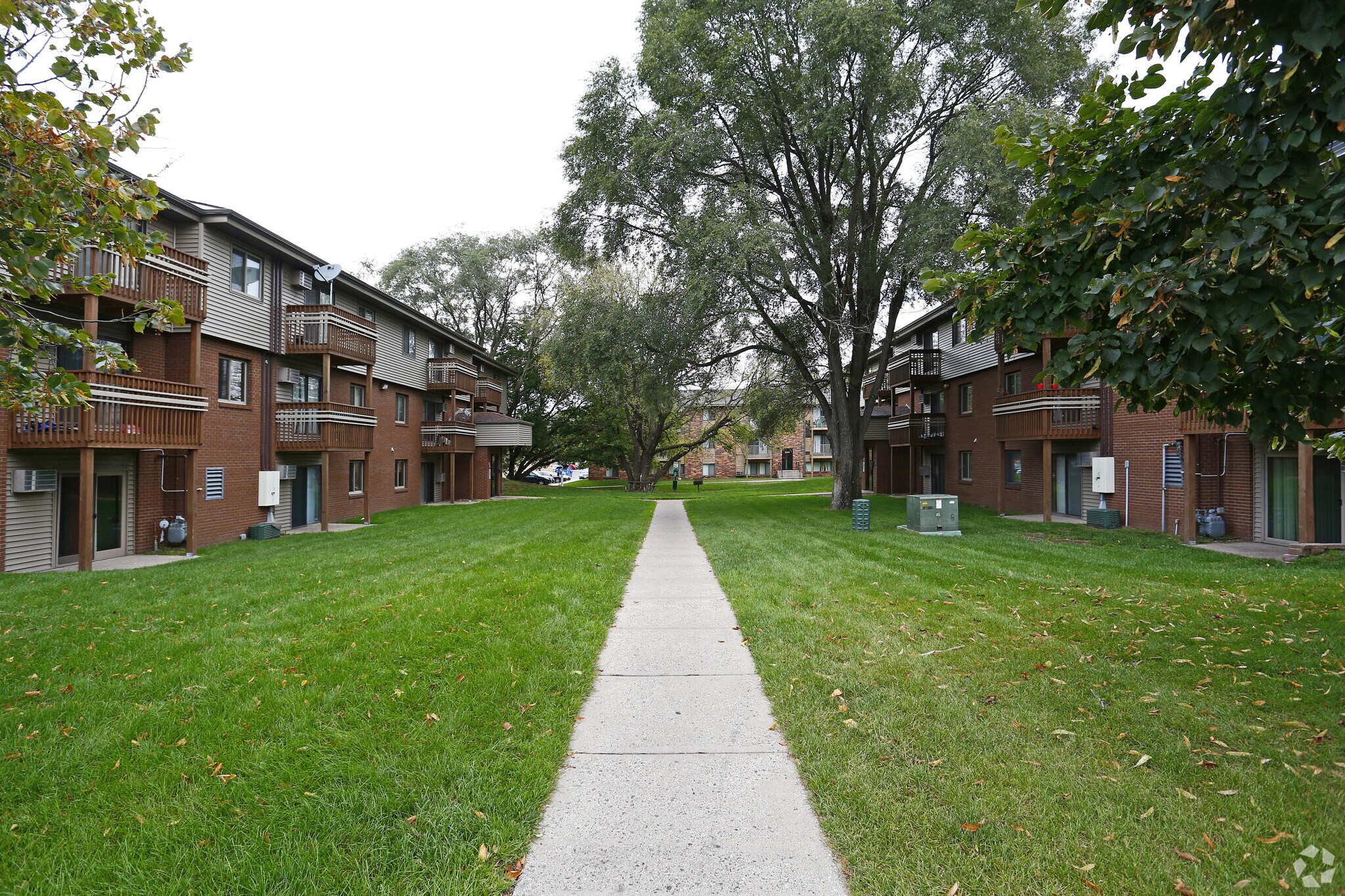 Oakshire Apartments 401405 14th Ave SE Saint Cloud MN 56304