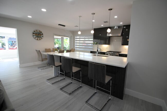 Building Photo - 2548 SE 14th St