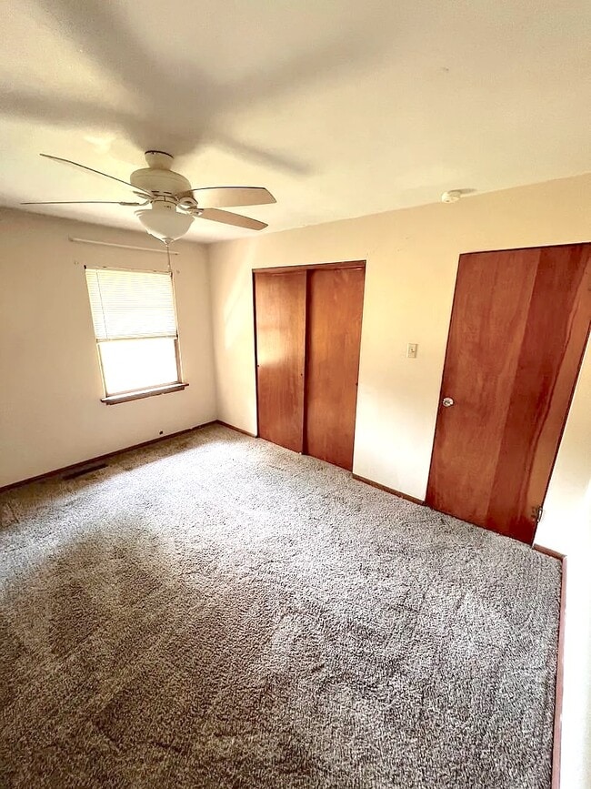 Building Photo - 310 S 10th St