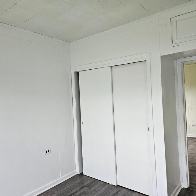 Building Photo - 611 Willow St