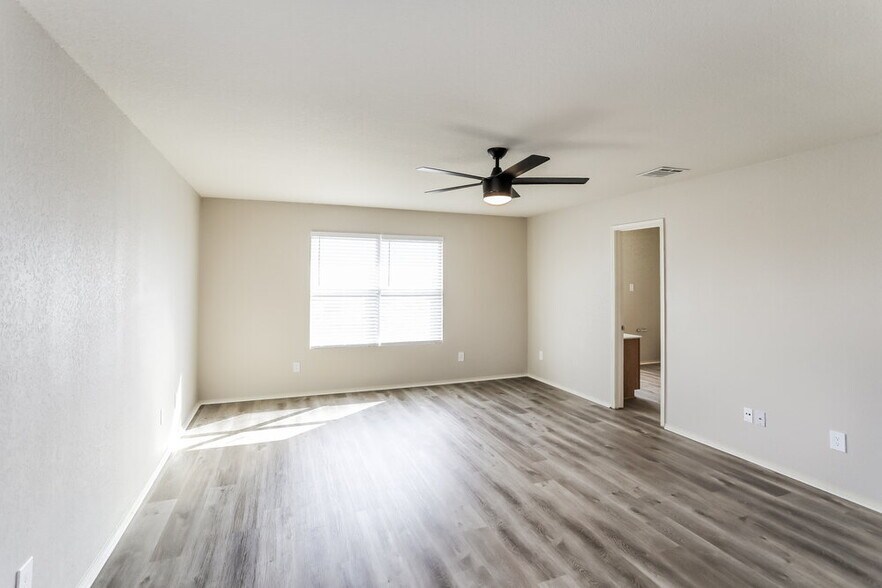 Building Photo - 549 Crystal Springs Dr