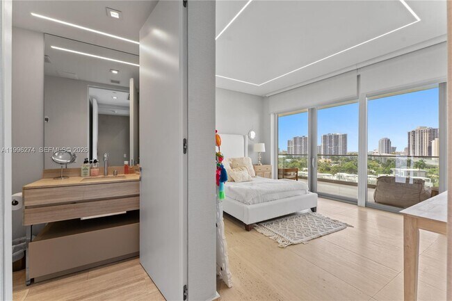 Building Photo - 18975 Collins Ave