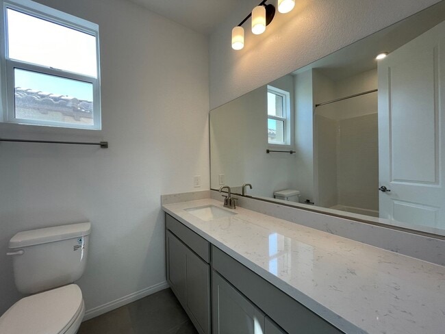 Building Photo - 3 BED 2.5 BATH 2 CAR GARAGE TOWNHOME FOR RENT IN CADENCE MASTER PLANNED COMMUNITY