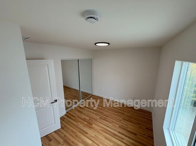 Building Photo - 856–858 W 47th St