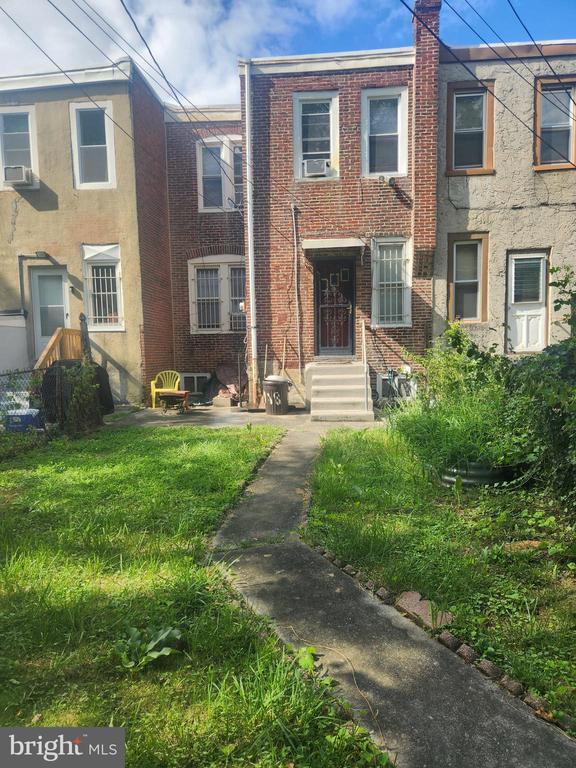Building Photo - 1480 Bradley Ave