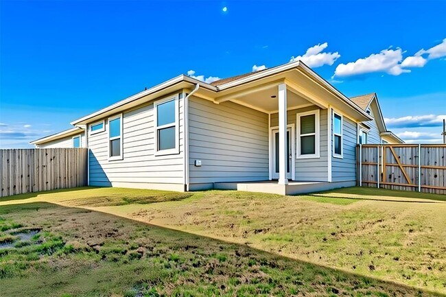 Building Photo - 501 Peace Dr