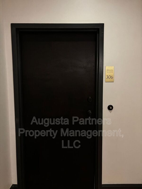 Building Photo - 936 Broad St