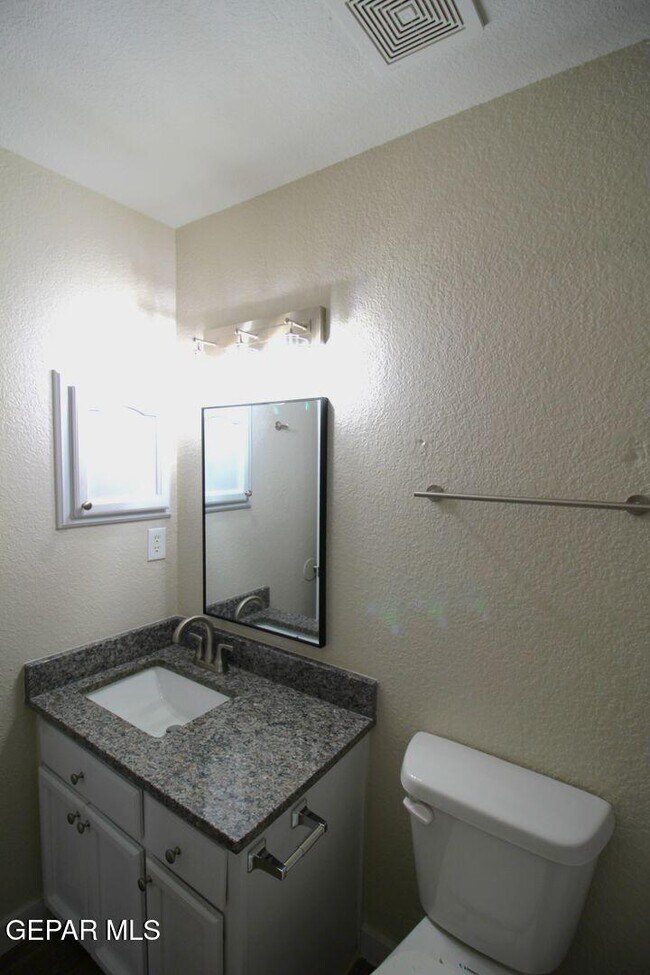 Building Photo - 4517 Loma Canada Ct