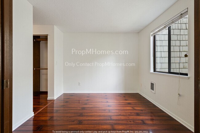 Building Photo - One Bedroom Condo In Mt. Park with Mt Park Rec Center Access!