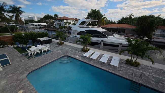 Building Photo - 1240 NE 27th Terrace