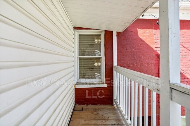 Building Photo - 118 S Locust St
