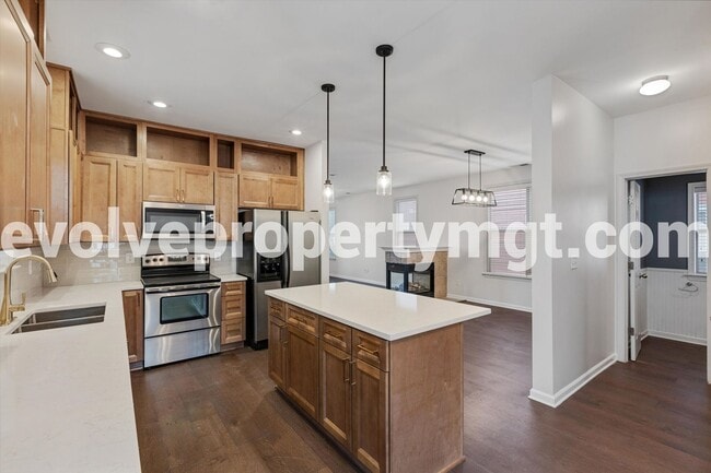 Building Photo - 1250 Island Pl E