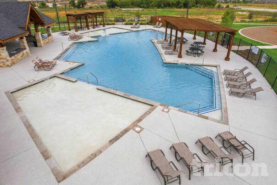 Building Photo - 15233 Rangeland Rd