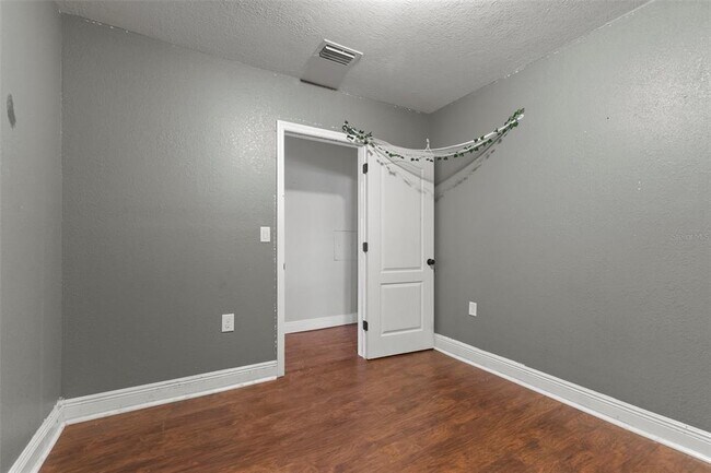 Building Photo - 3106 E Trapnell Rd