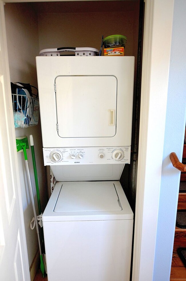 Building Photo - 1Bd/1Ba Guest house, centrally located.