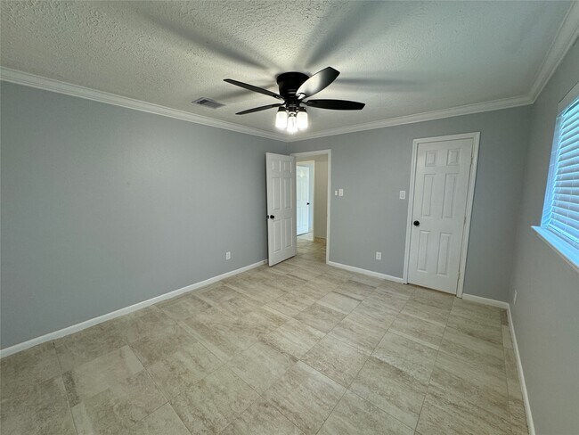 Building Photo - 7910 Sands Point Dr