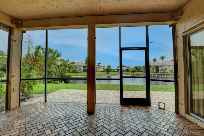 Building Photo - 23181 Fountain View Dr