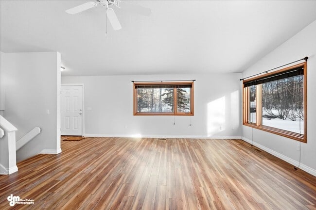 Building Photo - Recently Updated 2BR + Office / 1BA Home Near Seldon Road