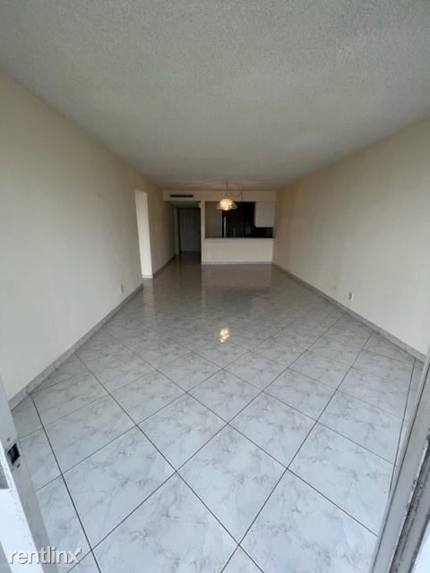 Building Photo - 2 br, 2 bath Condo - 7 Royal Palm Way Unit...