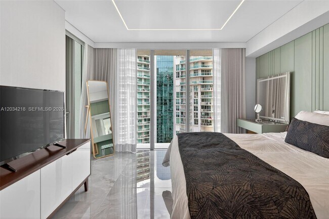 Building Photo - 300 Sunny Isles Blvd