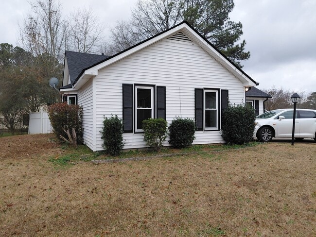 Building Photo - 742 Redland Dr