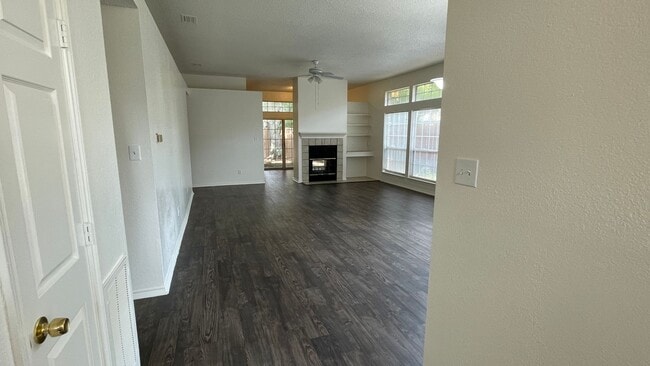 Building Photo - Nice Single Story in Waterford Oaks-Cedar Hill
