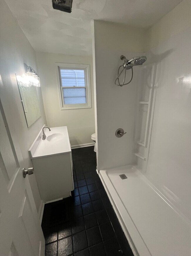 Building Photo - 1813 West Dr