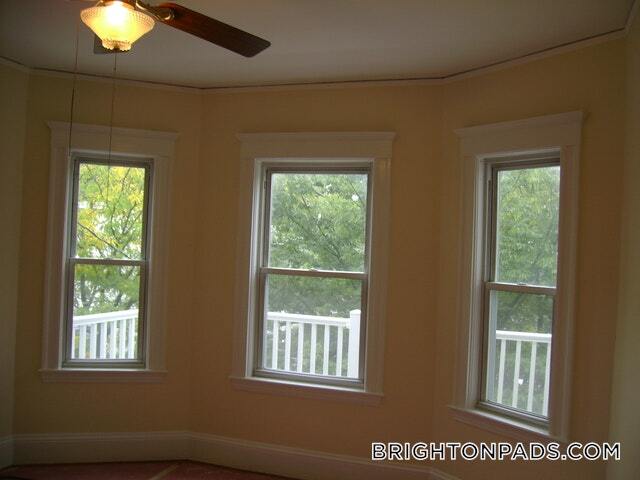 Building Photo - 17 Hunnewell Ave