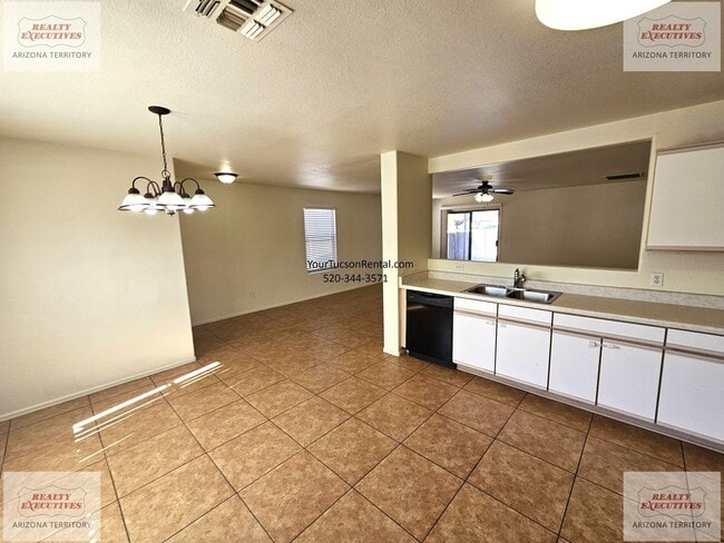 Building Photo - Midvale Park Home with 4 bedrooms and 2 baths